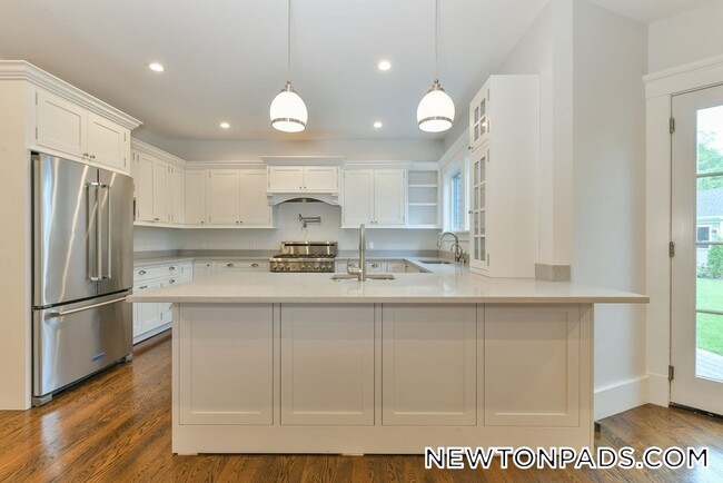28 Sumner St-Unit -28 in Newton, MA - Building Photo - Building Photo