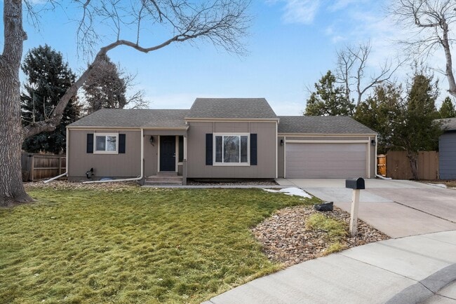 property at 5025 E Weaver Ave