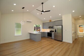 4660-4660 SW Fairvale Ct in Portland, OR - Building Photo - Building Photo
