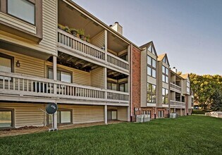 6410 S 72nd St-Unit -6410-204 in Ralston, NE - Building Photo - Building Photo