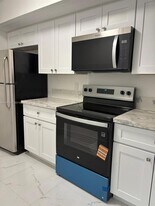 18840 NW 57th Ave in Hialeah, FL - Building Photo