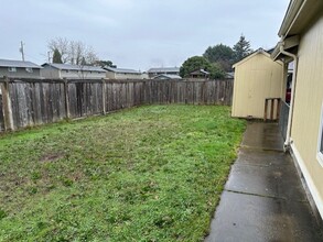 942 S 10th St in Lebanon, OR - Building Photo - Building Photo