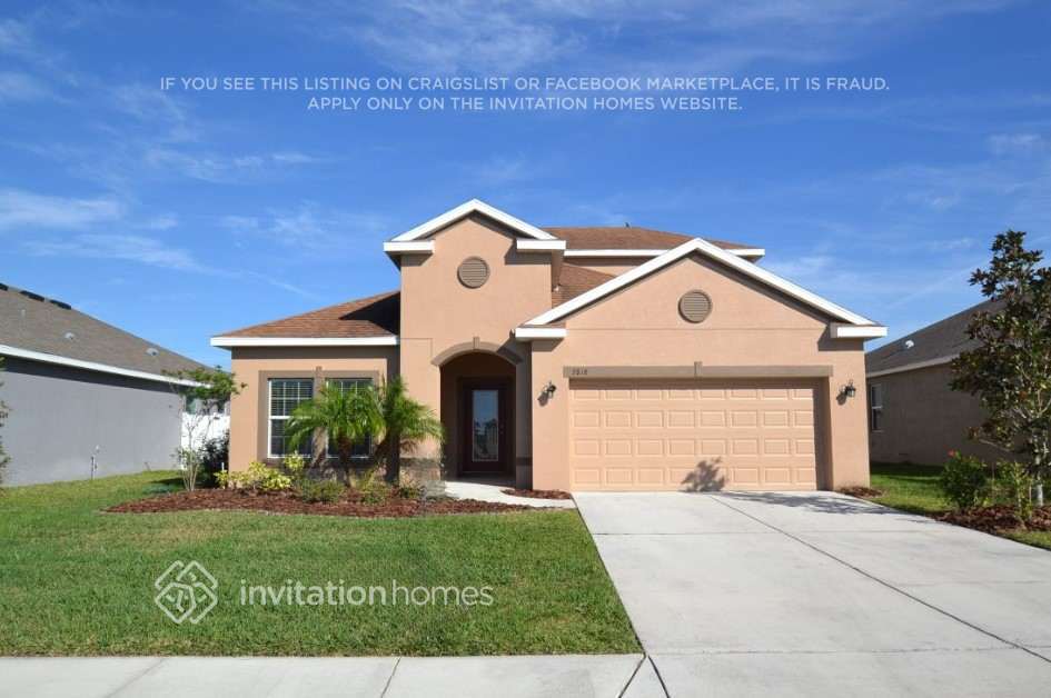 7818 112th Ave E in Parrish, FL - Building Photo