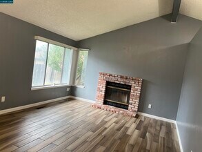 2265 Jacqueline Dr in Pittsburg, CA - Building Photo - Building Photo