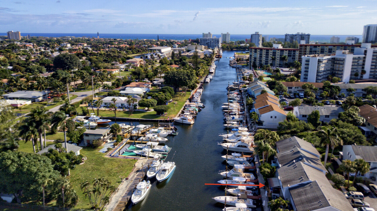 2725 NE 15th St in Pompano Beach, FL - Foto de edificio