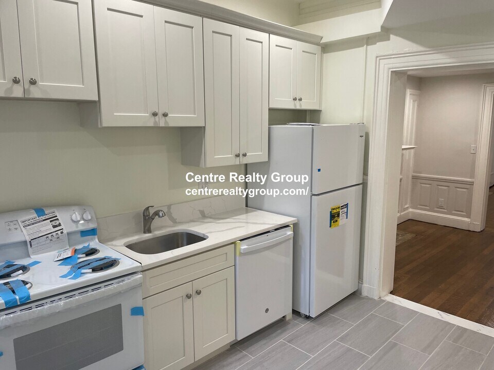 1712 Beacon St, Unit 1 in Brookline, MA - Building Photo