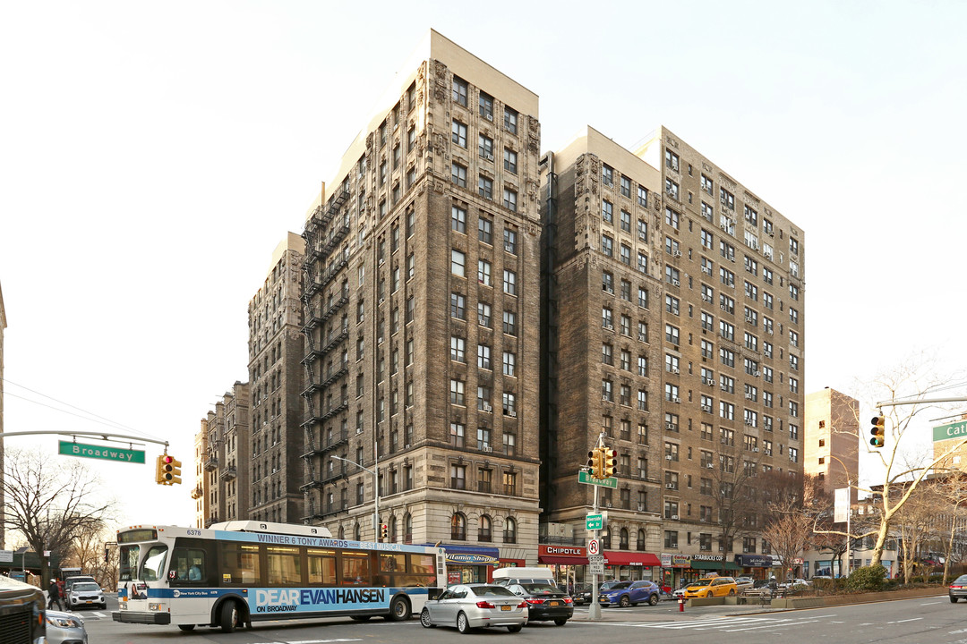 2841-2847 Broadway in New York, NY - Building Photo