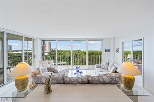 6361 Pelican Bay Blvd in Naples, FL - Building Photo
