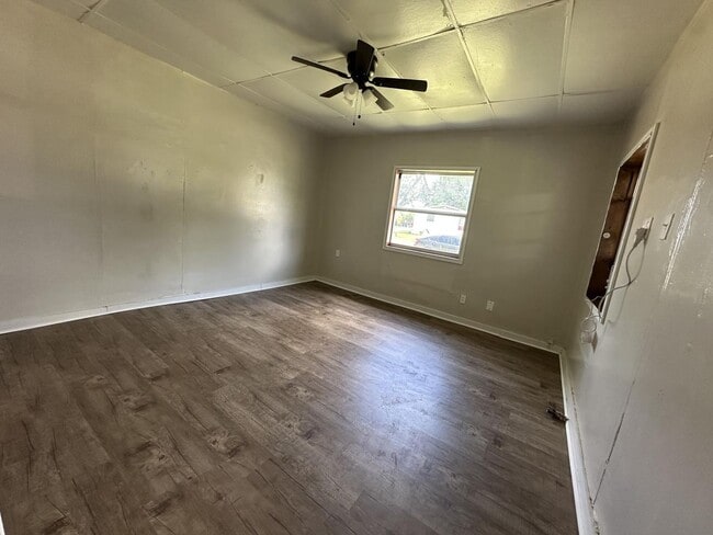 315 W Hickory St in Nevada, MO - Building Photo - Building Photo