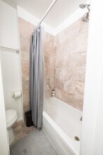 317 E 75th St, Unit SI ID1031999P in New York, NY - Foto de edificio - Building Photo