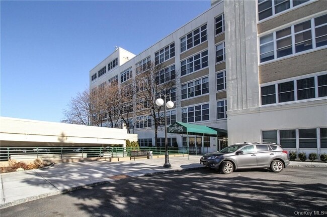 1 Landmark Sq in Port Chester, NY - Building Photo - Building Photo