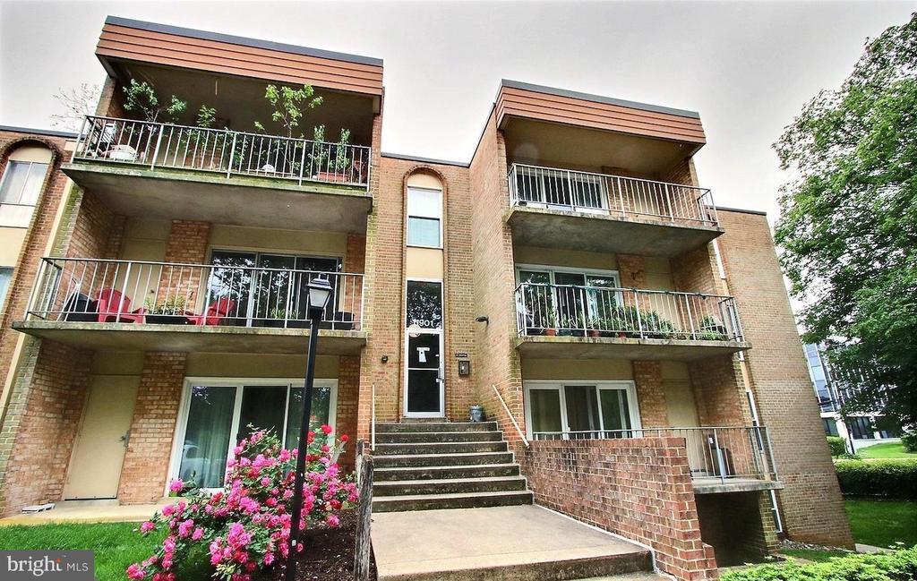 11901 Parklawn Dr in Rockville, MD - Building Photo