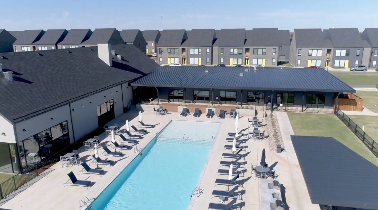 Liberty Creek Village in Oklahoma City, OK - Building Photo