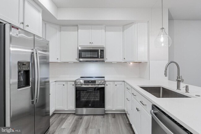 21815 Express Ter in Ashburn, VA - Building Photo - Building Photo