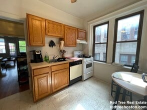 35 Mount Hood Rd, Unit 3 in Boston, MA - Building Photo - Building Photo