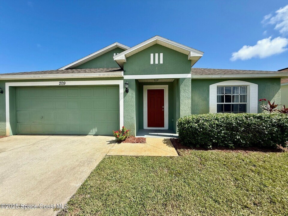 209 Grand Preserve Way in Daytona Beach, FL - Foto de edificio