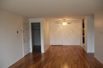 239 Twelve Mile Rd, Unit 17 in Royal Oak, MI - Foto de edificio - Building Photo