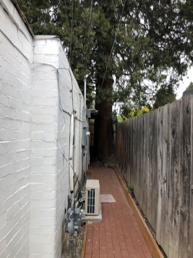 1421 Florence Ln in Grants Pass, OR - Building Photo - Building Photo