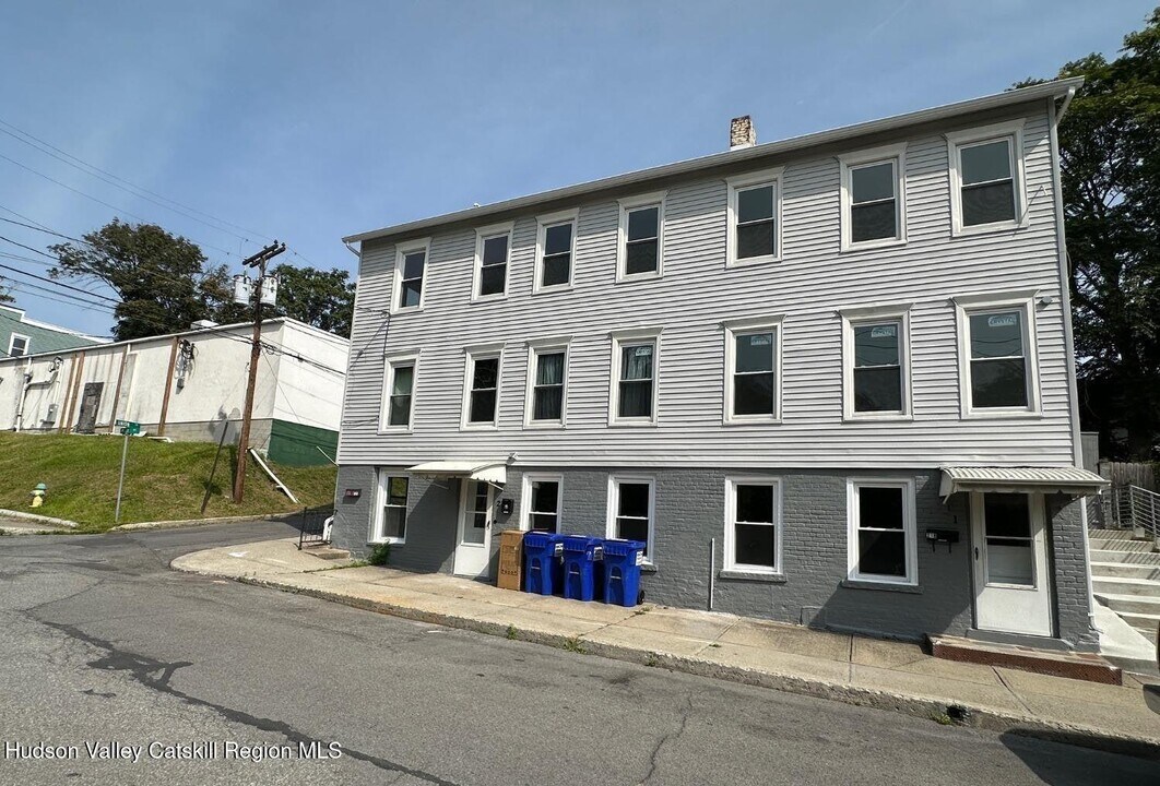 218 Water St in Catskill, NY - Building Photo