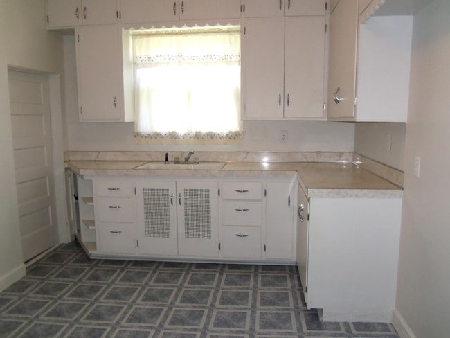 1227 Williston Ave in Waterloo, IA - Building Photo - Building Photo