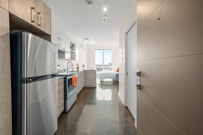 1421 Av. Argyle