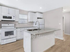 1484 Norman Berry Dr in East Point, GA - Building Photo - Building Photo