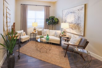 Renaissance Park Apartments in Charlestown, IN - Foto de edificio - Building Photo