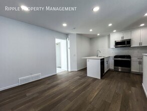 246 Orchards Blvd SW in Edmonton, AB - Building Photo - Building Photo