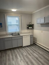 302 E Elm St in Dunmore, PA - Foto de edificio - Building Photo