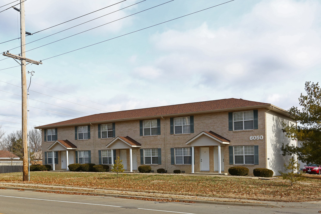 Autumn Pine Apartment Buildings in O'Fallon, IL - Building Photo