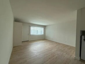 Weddington Oaks in Sherman Oaks, CA - Building Photo - Building Photo