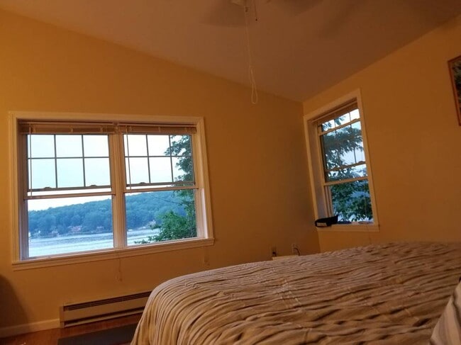 66 Lake Dr in Shutesbury, MA - Foto de edificio - Building Photo