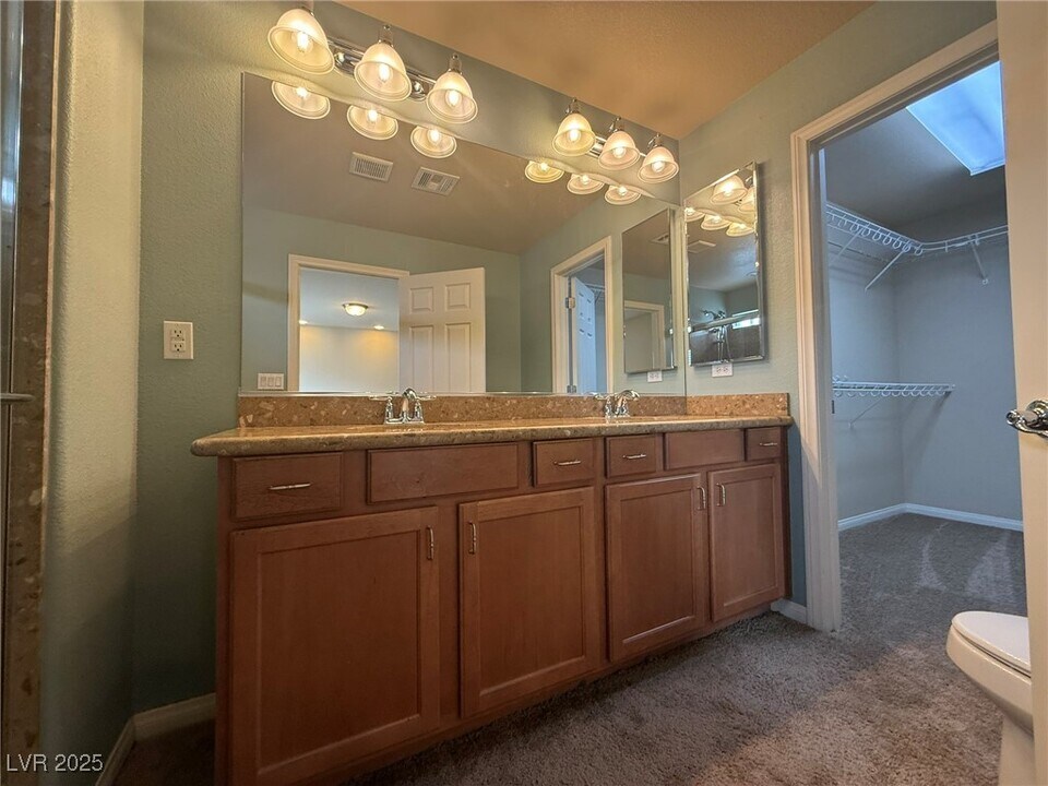6830 Philharmonic Ave in Las Vegas, NV - Building Photo
