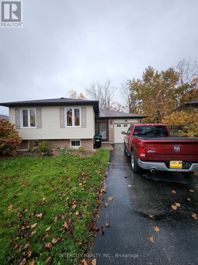 63 Bronte Crescent in Barrie, ON - Building Photo - Building Photo