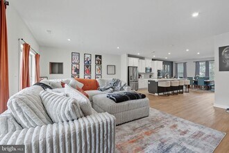 709 THOMAS Ln in Manassas Park, VA - Building Photo - Building Photo