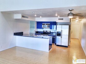 1655 E Palm Canyon Dr in Palm Springs, CA - Building Photo