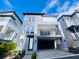 7808 NE 123rd Ct in Kirkland, WA - Building Photo