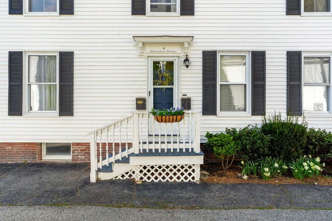 4 Greenleaf St, Unit B in Newburyport, MA - Building Photo - Building Photo