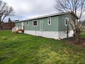 12929 Lookingglass Rd in Roseburg, OR - Building Photo - Building Photo