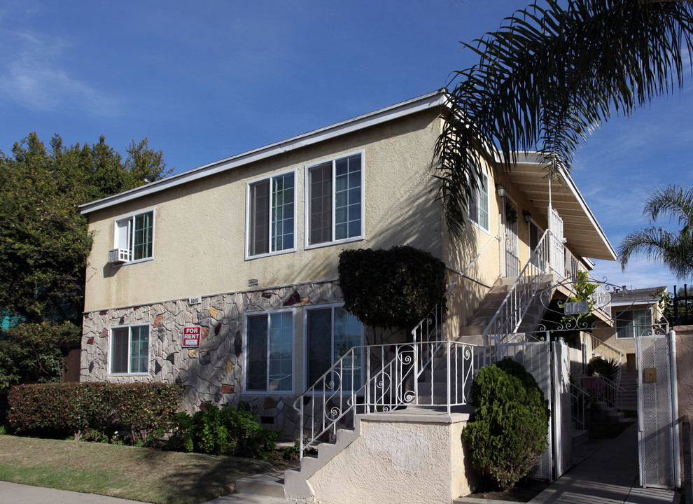 1018 Coronado Ave in Long Beach, CA - Building Photo