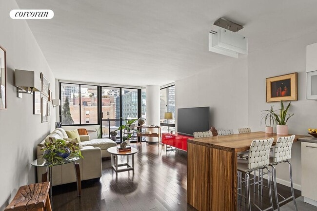 255 E 49th St in New York, NY - Building Photo - Building Photo