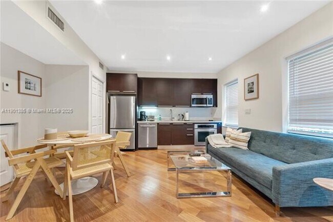 927 Euclid Ave in Miami Beach, FL - Building Photo - Building Photo