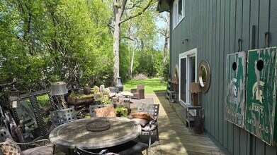 1043 Ridgewood Dr in Highland Park, IL - Foto de edificio - Building Photo