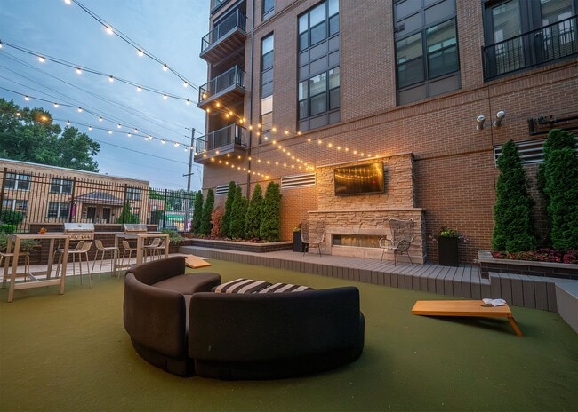 Makley Place in Columbus, OH - Building Photo - Building Photo