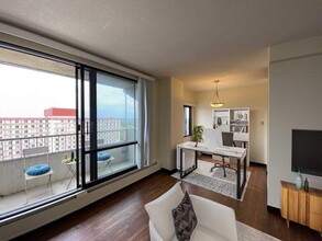 University Tower Apartments in Edmonton, AB - Building Photo - Building Photo