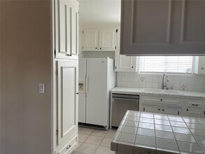 23832 Calvert St in Los Angeles, CA - Building Photo - Building Photo