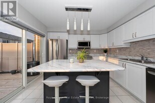 111 Gore Ct in Milton, ON - Building Photo