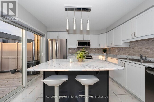 111 Gore Ct in Milton, ON - Building Photo - Building Photo