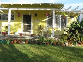 10516 Blythe Ave in Los Angeles, CA - Building Photo