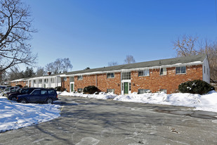 Heritage & Crestwood Apartments in Walled Lake, MI - Building Photo